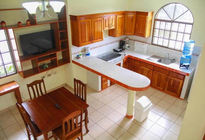 بانگلوی استاندارد 2 خوابه, Apart Hotel Acuarious De Luis
