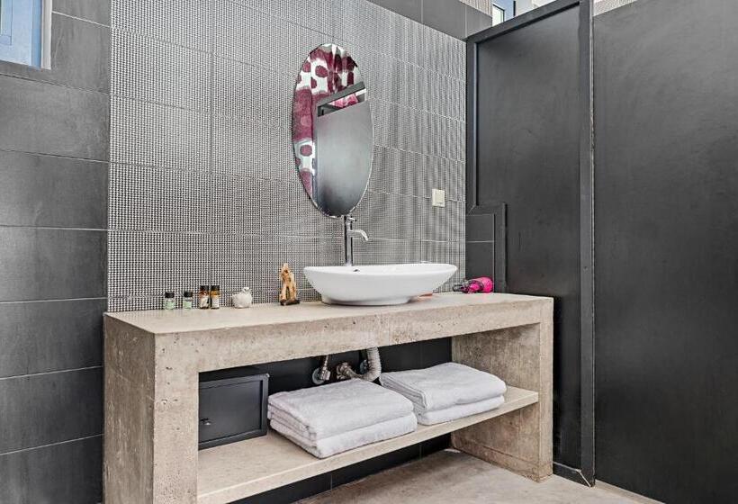 سوییت, Serenity Boutique Suites