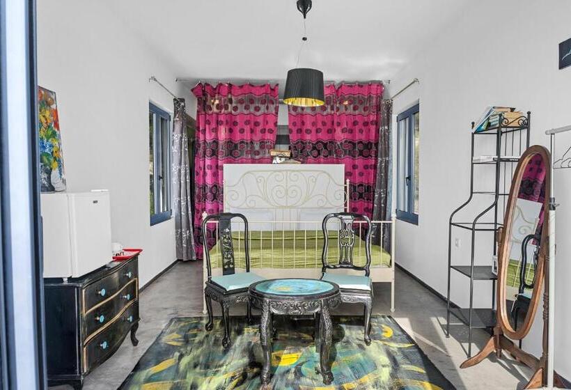 سوییت, Serenity Boutique Suites