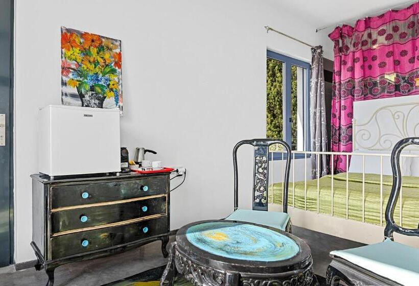 سوییت, Serenity Boutique Suites