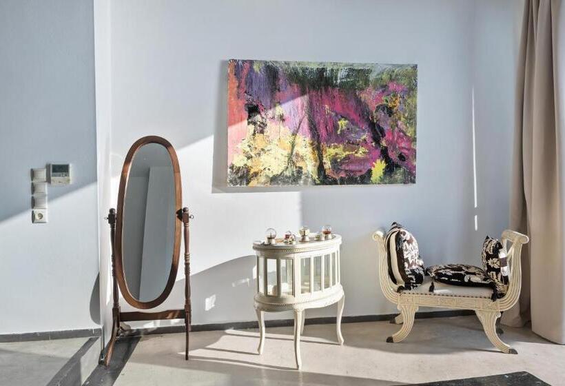 سوییت خانوادگی, Serenity Boutique Suites