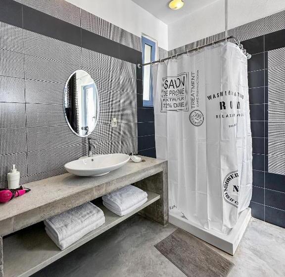 سوئیت خانواده 2 خوابه, Serenity Boutique Suites