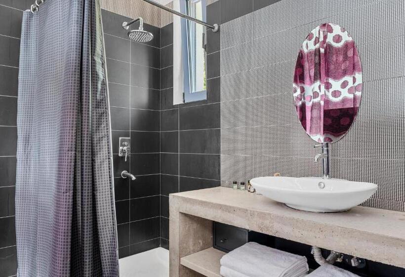 سوییت, Serenity Boutique Suites