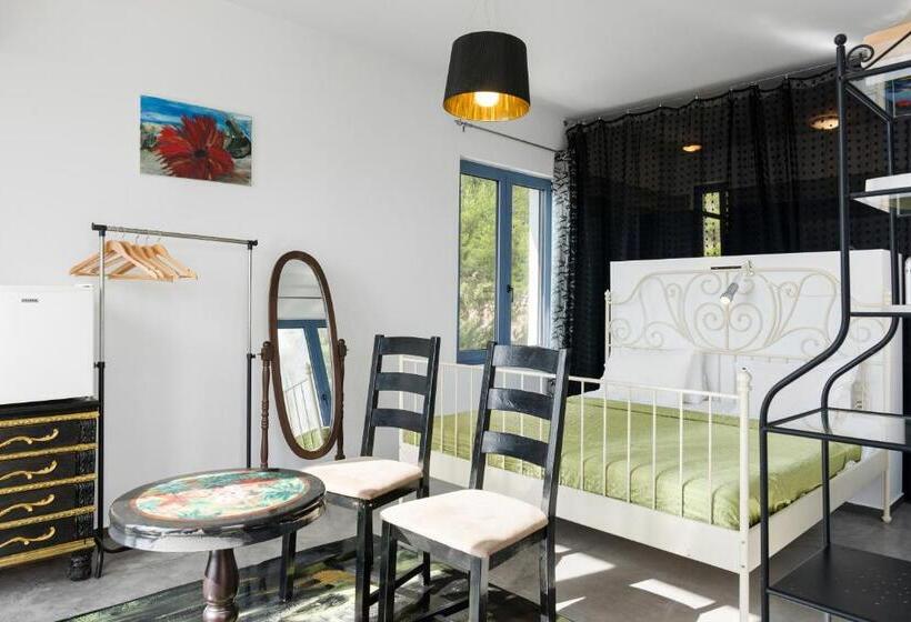 سوییت, Serenity Boutique Suites