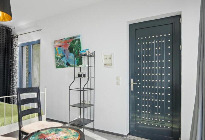 سوییت, Serenity Boutique Suites
