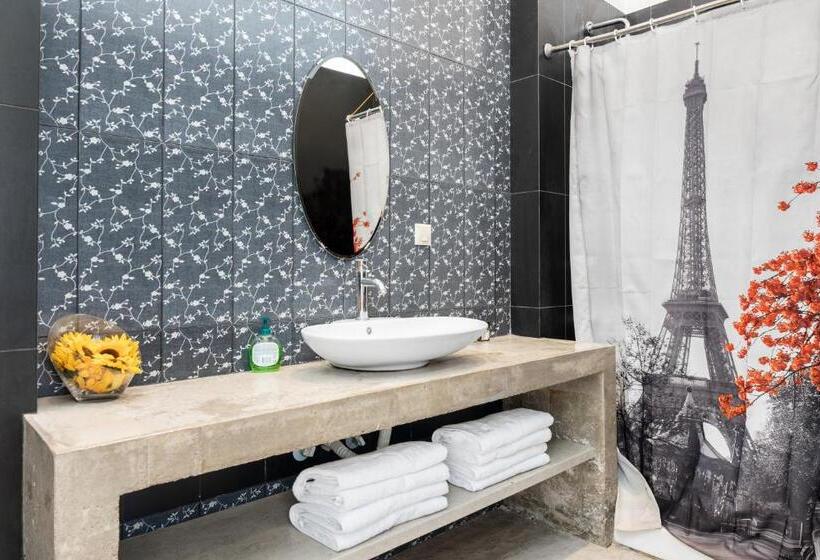 سوییت خانوادگی, Serenity Boutique Suites