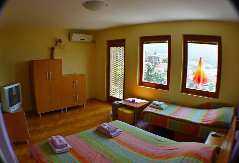 استودیوی استاندارد, Villa Ohrid