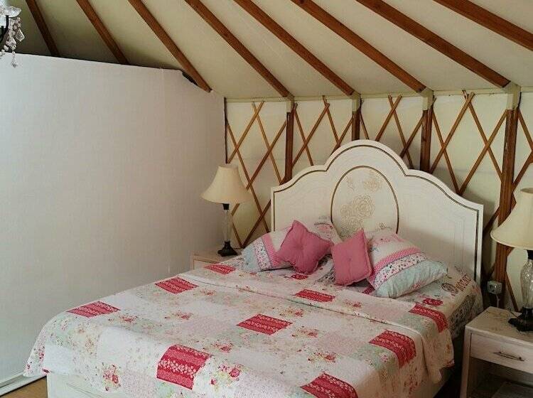 بانگلوی استاندارد, Yol Glamping Hotel Retreat Center