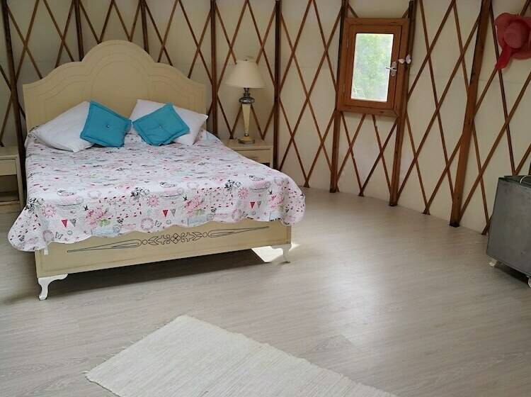 بانگلوی استاندارد, Yol Glamping Hotel Retreat Center