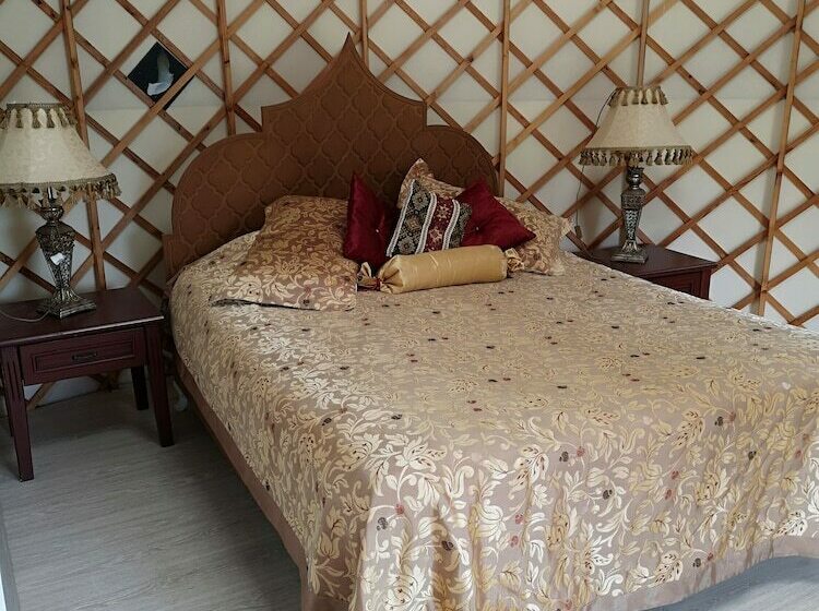 بانگلوی استاندارد, Yol Glamping Hotel Retreat Center