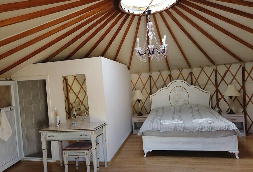 بانگلوی استاندارد, Yol Glamping Hotel Retreat Center