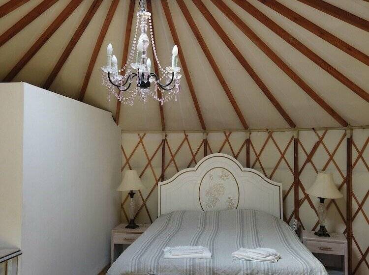 بانگلوی استاندارد, Yol Glamping Hotel Retreat Center