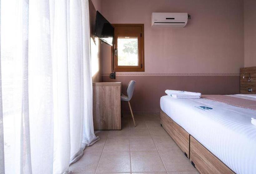 سوئیت با بالکن, Cyrenia Guesthouse