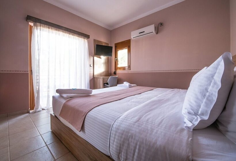 سوئیت با بالکن, Cyrenia Guesthouse