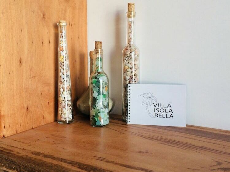 اتاق راحتی با چشم‌انداز استخر, Villa Isola Bella