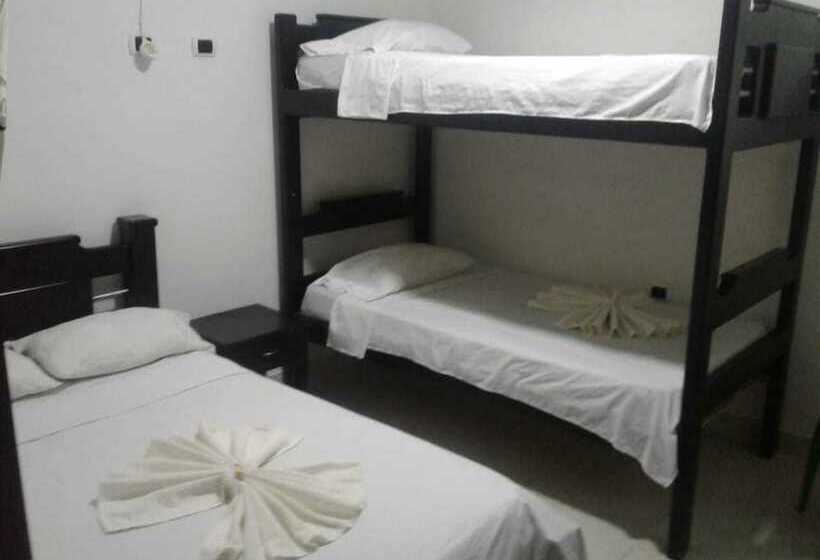 اتاق استاندارد چهار تخته, Plaza Hotel Moncada