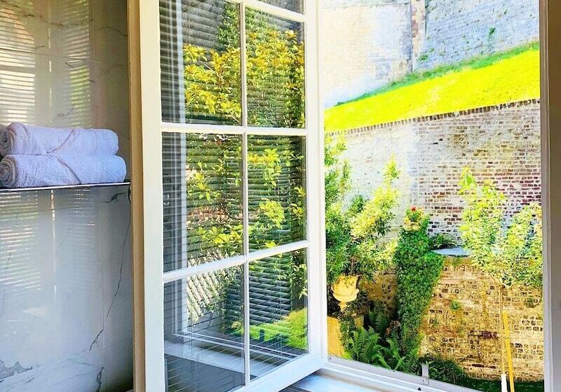 ガーデンビュースイート, Villa Castel Chambres D Hôtes B&b