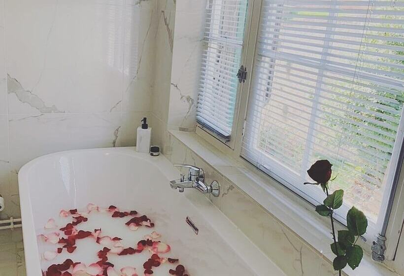 ガーデンビュースイート, Villa Castel Chambres D Hôtes B&b