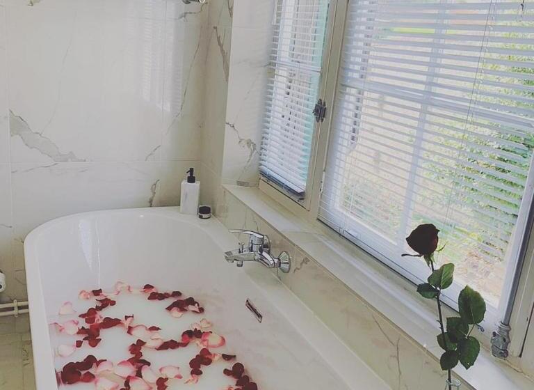 ガーデンビュースイート, Villa Castel Chambres D Hôtes B&b