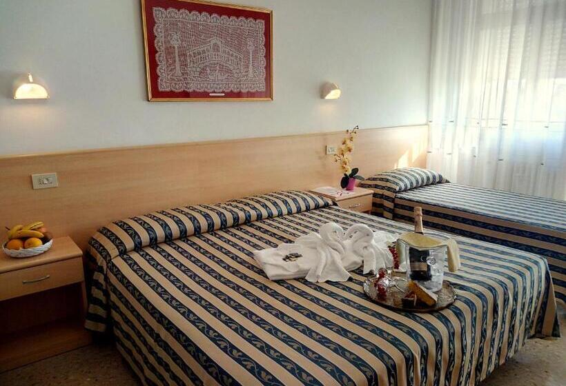 اتاق کلاسیک سه تخته, Centro Vacanze Cavallino Opera Nascimbeni