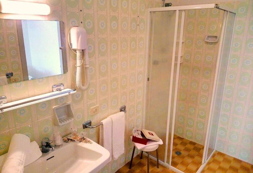 اتاق کلاسیک چهارنفره, Centro Vacanze Cavallino Opera Nascimbeni