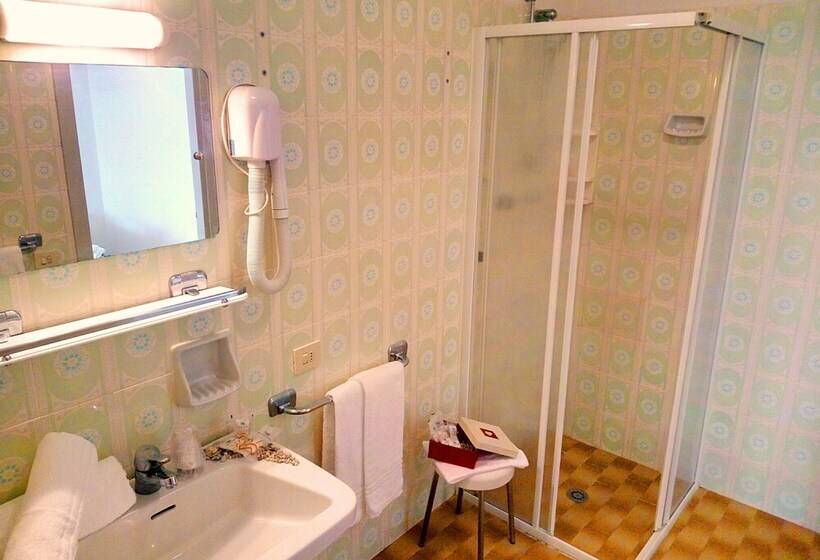 اتاق کلاسیک سه تخته, Centro Vacanze Cavallino Opera Nascimbeni