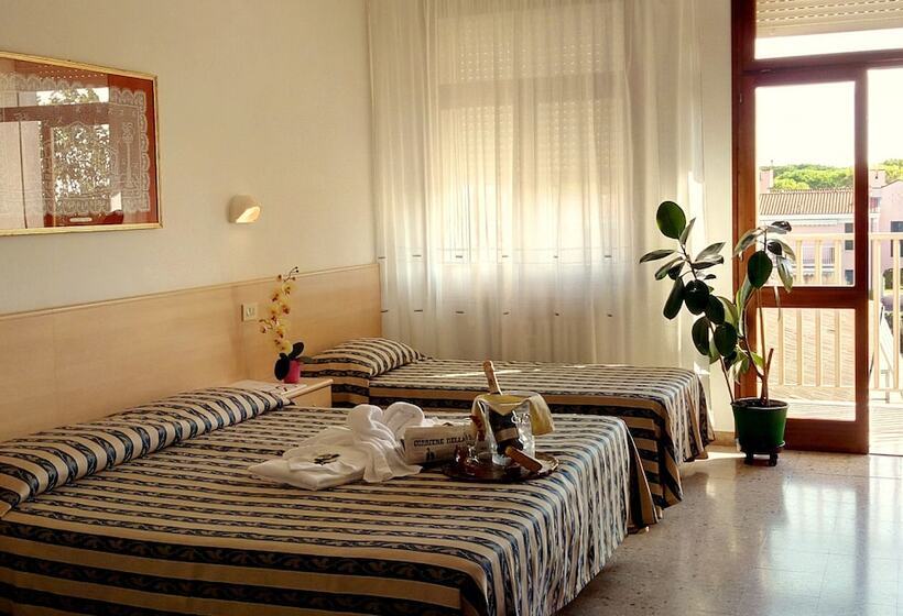 اتاق کلاسیک سه تخته, Centro Vacanze Cavallino Opera Nascimbeni
