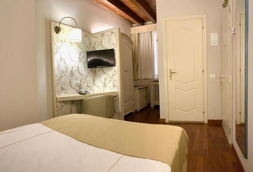 Quarto standart individual, Albergo Gardesana