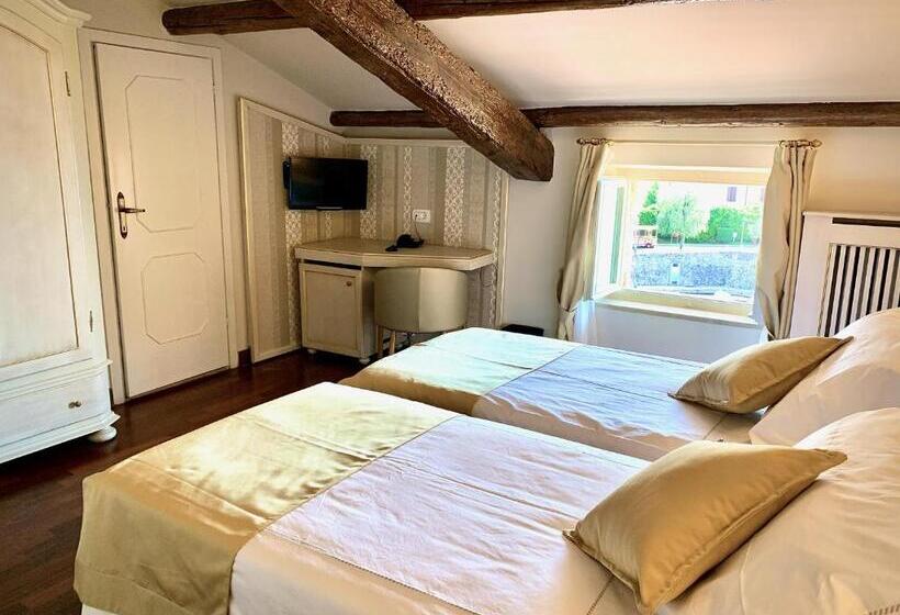 Chambre en Attique, Albergo Gardesana