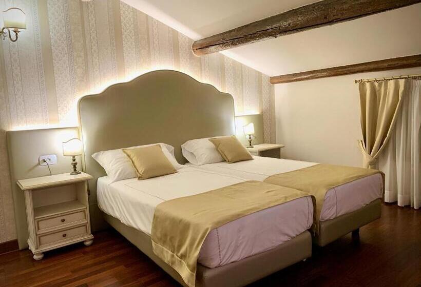 Chambre en Attique, Albergo Gardesana