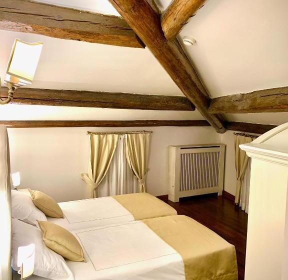 Chambre en Attique, Albergo Gardesana