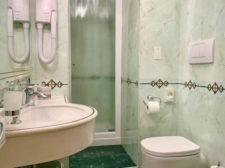 اتاق استاندارد یک نفره, Albergo Gardesana