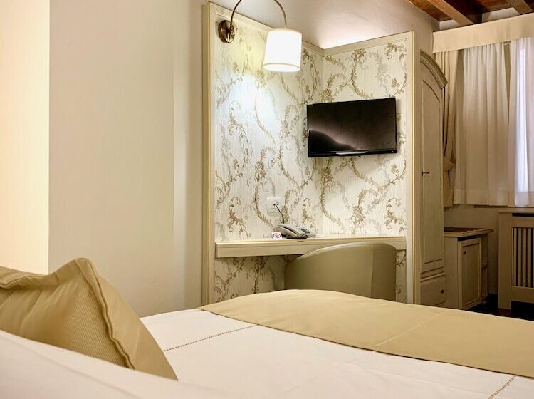 اتاق استاندارد یک نفره, Albergo Gardesana