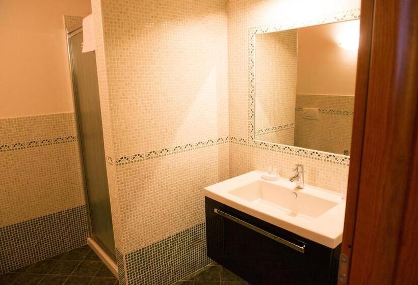 اتاق خانوادگی, B&b Le Murette