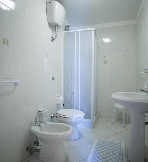 اتاق استاندارد چهار تخته, Domus San Vincenzo