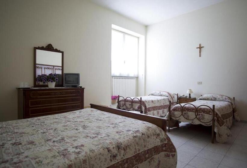 اتاق استاندارد چهار تخته, Domus San Vincenzo