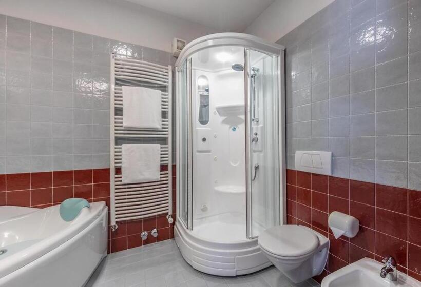 Deluxe Suite King Bed, Garden Wellness Hotel S