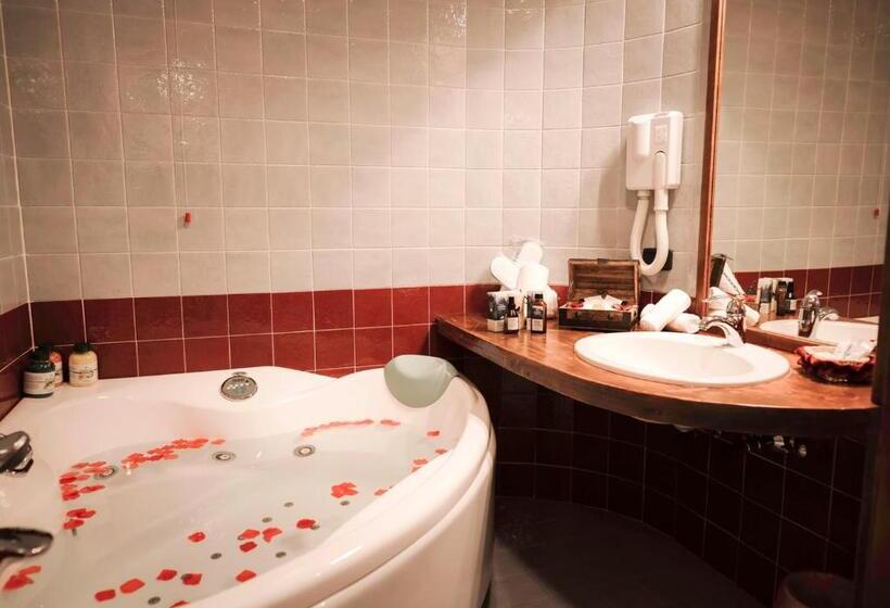Deluxe Suite King Bed, Garden Wellness Hotel S
