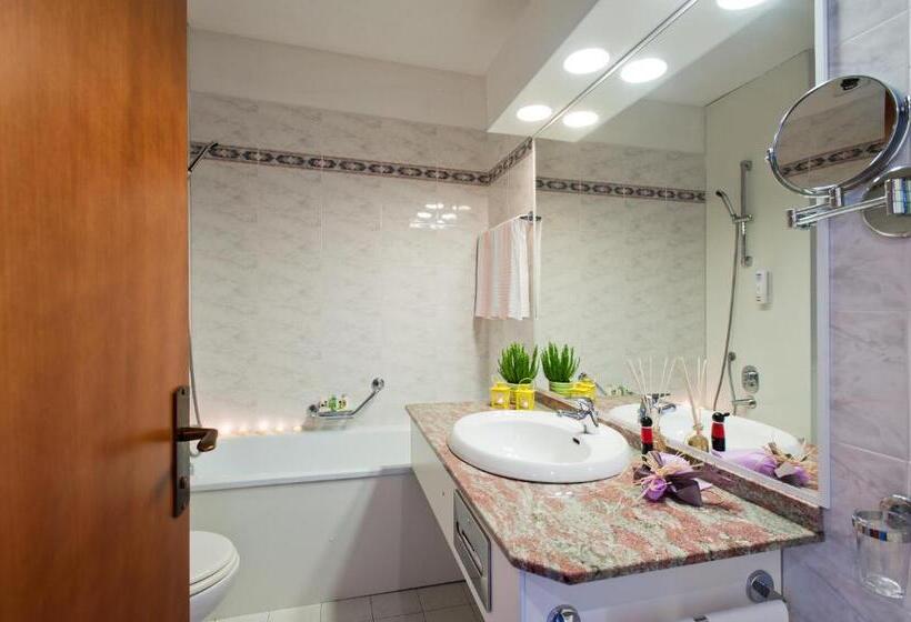 اتاق سوپریور سه تخته, Marina
