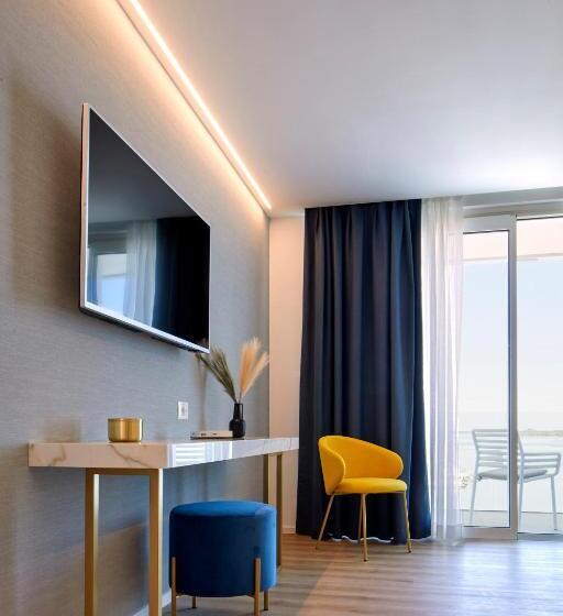 اتاق لوکس با چشم‌انداز دریاچه, Riva Palace