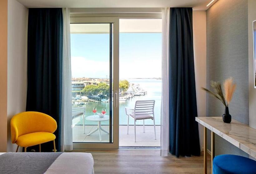 Suite with lake view, Riva Palace