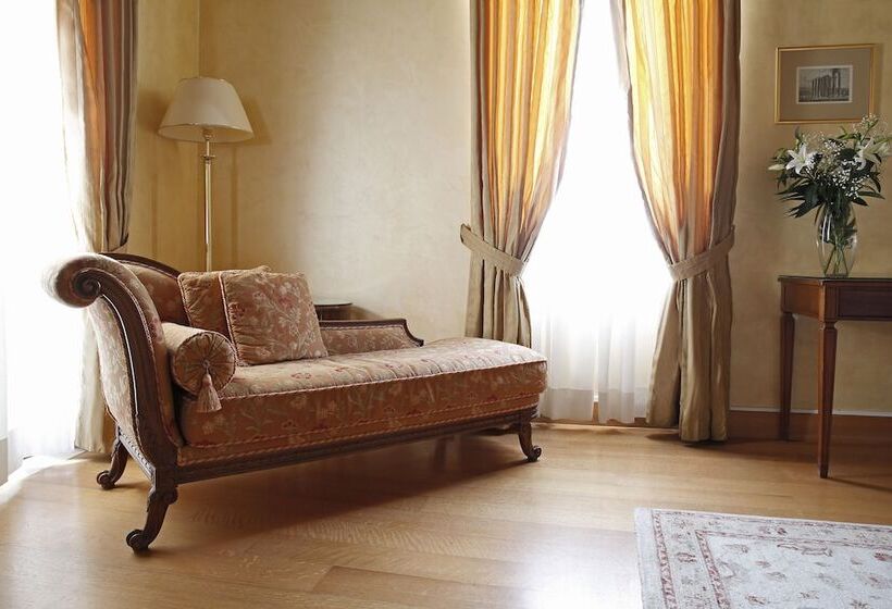 سوییت جونیور, Siora Vittoria Boutique