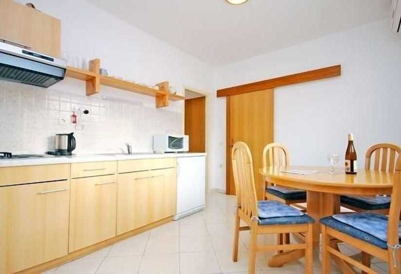 1 Bedroom Deluxe Apartment Sea View, Captain S Villa Sokol