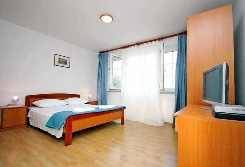 1 Bedroom Deluxe Apartment Sea View, Captain S Villa Sokol