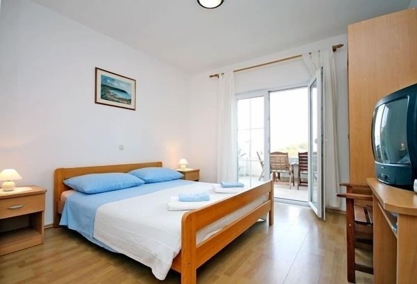 1 Bedroom Deluxe Apartment Sea View, Captain S Villa Sokol