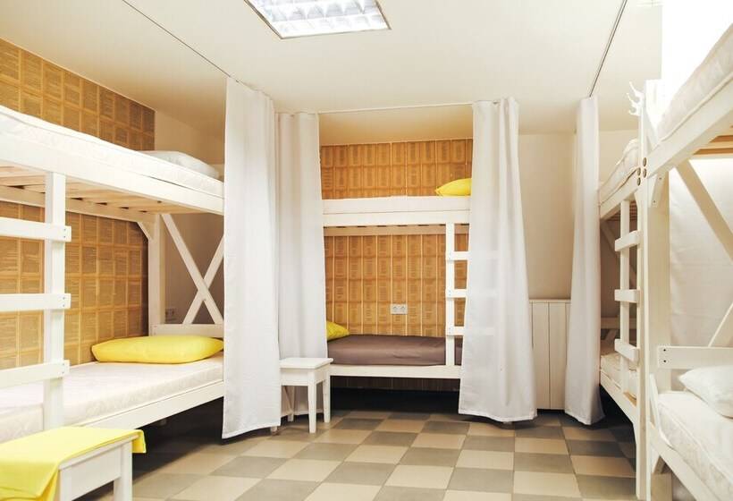 Bed in Shared Room with Shared Bathroom, Smart Hostel