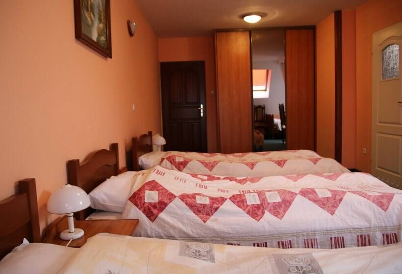 اتاق استاندارد سه نفره, Holiday
