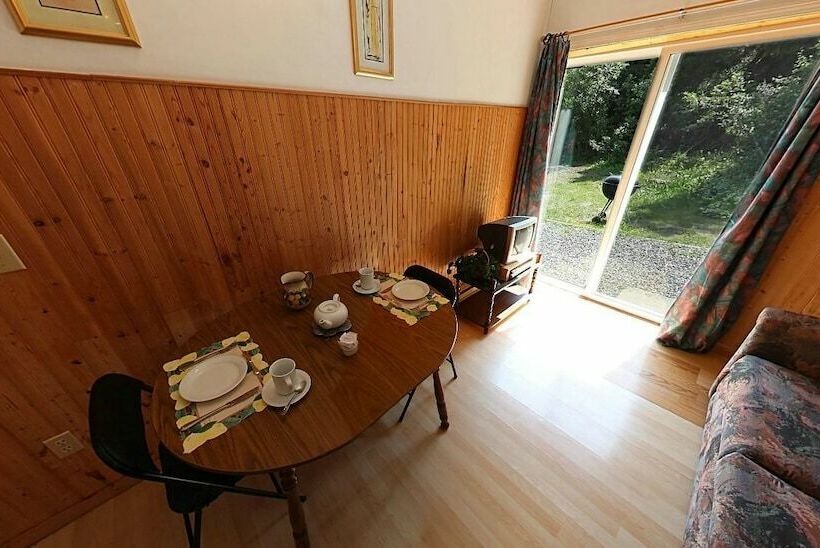 استودیوی استاندارد, Lac Des Roches Resort