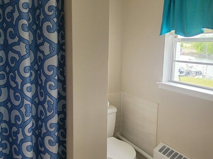 اتاق استاندارد با 2 تخت دوبل, Riverside Motel And Marina Manistee