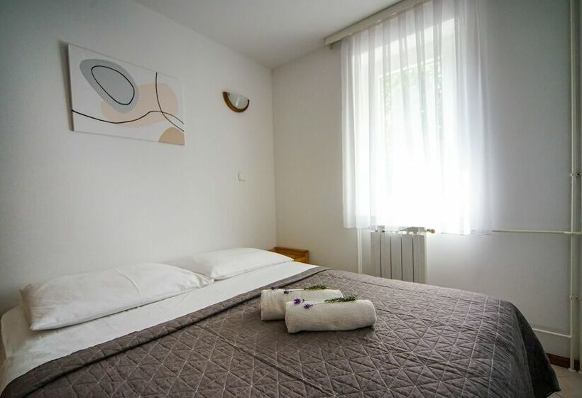 1 Schlafzimmer Apartment, Apartments And Rooms Degra